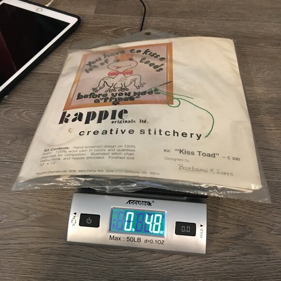 NEW Kappie Creative Stitchery KISS TOAD Cross Stitched Kit 10x10 - Picture 3 of 3